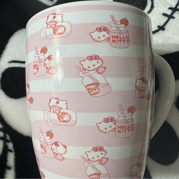 Hello Kitty Strawberry Milk Mug - Picture 2 of 3